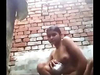desi skirt bathing and rubbing her pussy prevalent front cammera